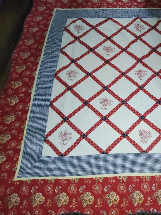 SHABBY CHIC QUILT EMBROIDERED FLORAL PAISLEY SCALLOPED HANDMADE COTTAGE 83 x 80 - Picture 5 of 5